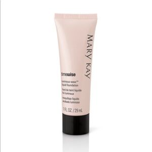 TimeWise® Luminous-Wear® Liquid Foundation